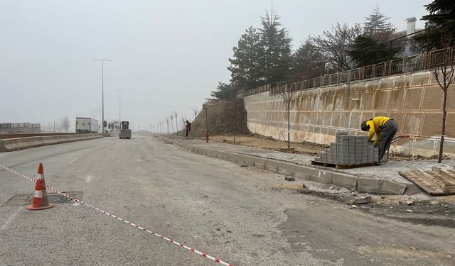 Yahşihan'da Kaldırım Yenileme Çalışmaları Sürüyor