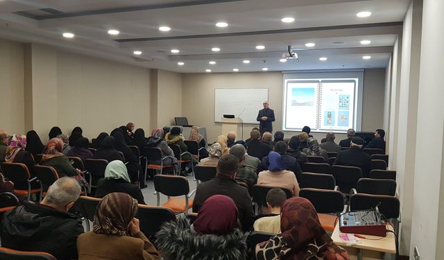 İl Müftülüğünde Umre Semineri Gerçekleştirildi