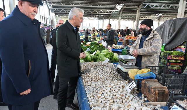 Vali Makas Cumartesi Pazarı’nı Ziyaret Etti