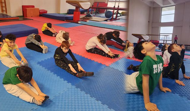 Minikler Cimnastikte Spora İlk Adımlarını Atıyor
