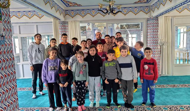 Kocatepe Camii’nde Eğitim ve Spor Sürüyor