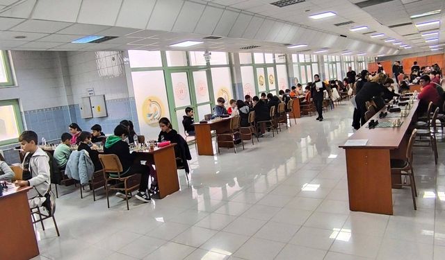 Küçükler ve Yıldızlar Satrançta Kıyasıya Yarıştı