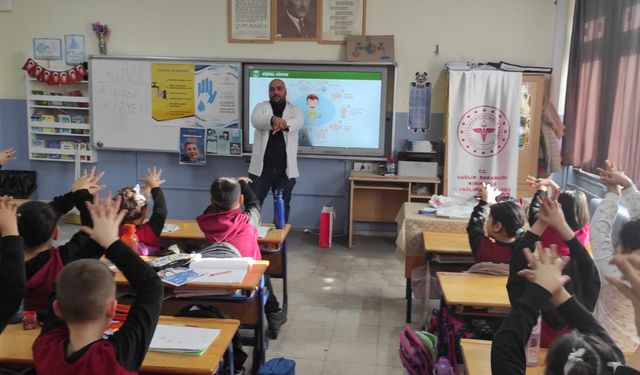 Mehmet Uzelli İlkokulu’nda Hijyen Eğitimi