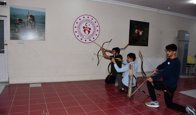 Okçuluk Antrenmanları Öğrencilerden İlgi Görüyor