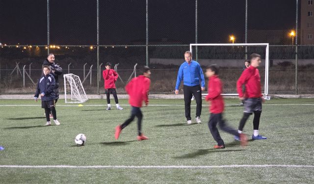 Başpınar’da Yağmur Altında Futbol Mesaisi