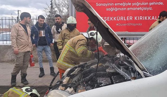 Millet Bulvarı’nda Araç Yangını Paniğe Neden Oldu