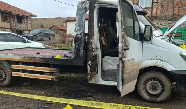 Vandallar 4 Araç Kundakladı: O Anlar Kamerada