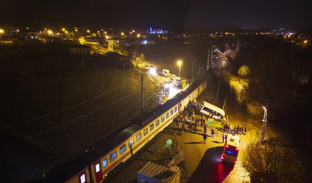 Kırıkkale’de Dolmuş Trenin Altında Kaldı