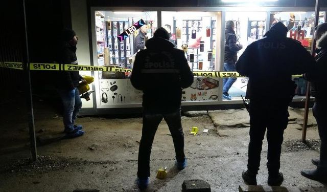 İş Yerine Silahlı Saldırı: 7 Yaralı