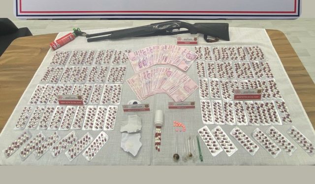 Yol Kontrolünde Zehir Cephaneliği Çıktı