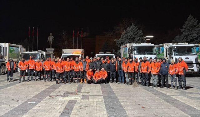 Kırıkkale Belediyesi Buzlanmaya Karşı Gece Boyu Çalıştı
