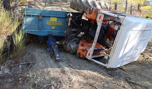 Devrilen Traktörün Sürücüsü Yaralı Olarak Kurtarıldı