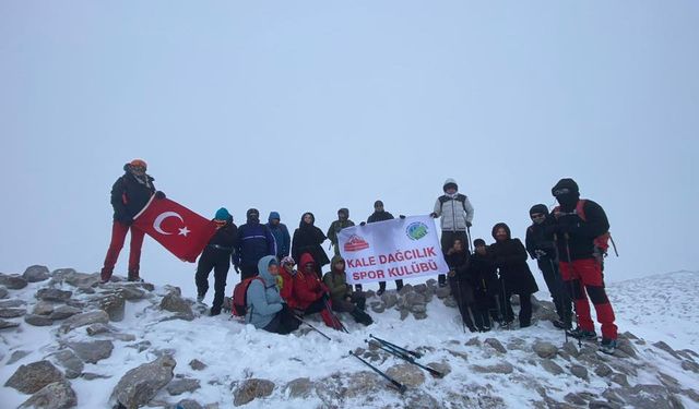 Kale Dağcılık Yılın İlk Zirvesini İdris Dağı’nda Yaptı