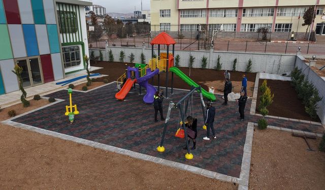 Kreş Bahçesinde Peyzaj ve Oyun Alanı Çalışmaları Sürüyor