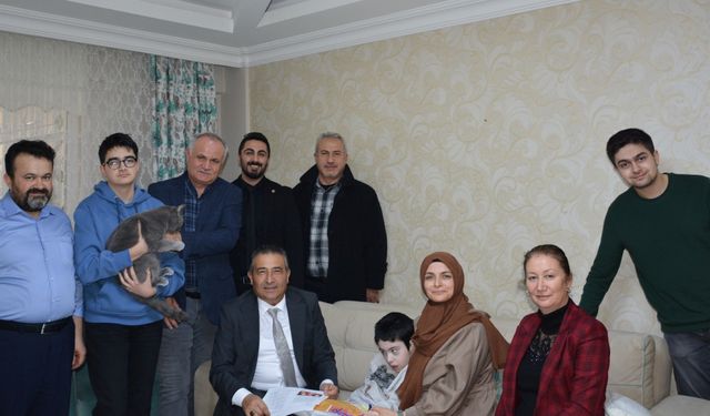 Evde Eğitim Gören Öğrencilere Karne Sevinci