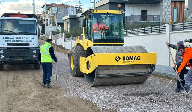 Okul Önlerinde Bakım ve Onarım Yapılıyor