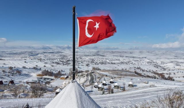 Bin 744 Rakımlı Dinek Dağı’nda Kartpostallık Kış Manzarası