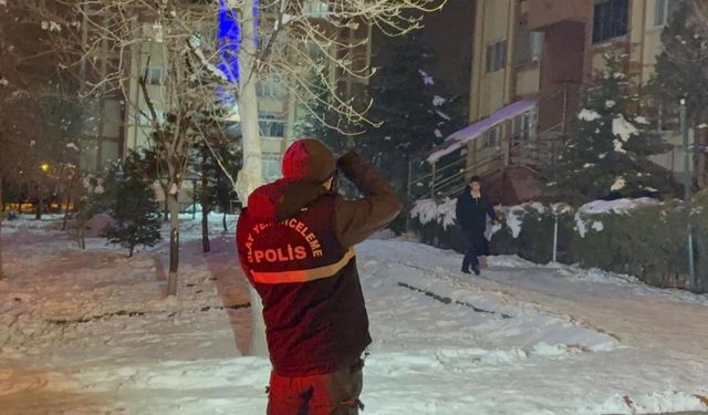 Karnesinde 3 Zayıfı Olan Lise Öğrencisi, Yaşamına Son Verdi