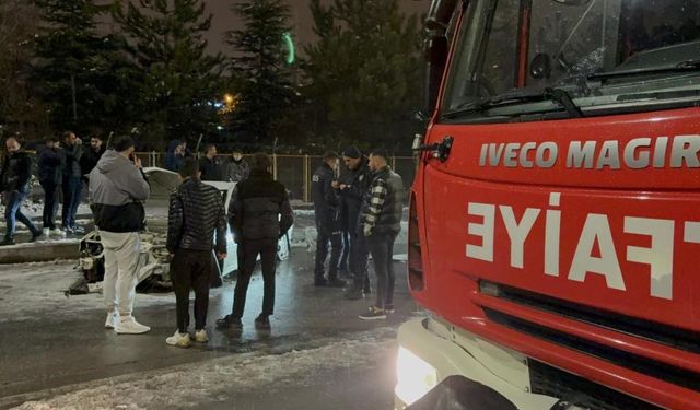 Pert Olan Otomobilden Burnu Kanamadan Çıktı