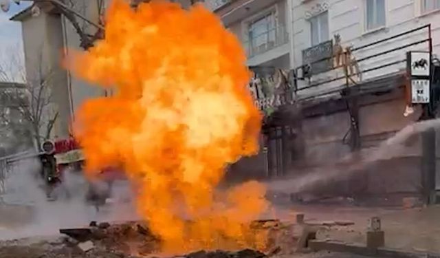 Doğal Gaz Boru Hattı Patladı, Alevler Metrelerce Yükseldi