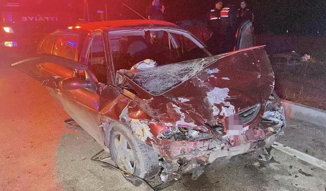 İki Otomobil Çarpıştı: 3’ü Çocuk 8 Kişi Yaralandı