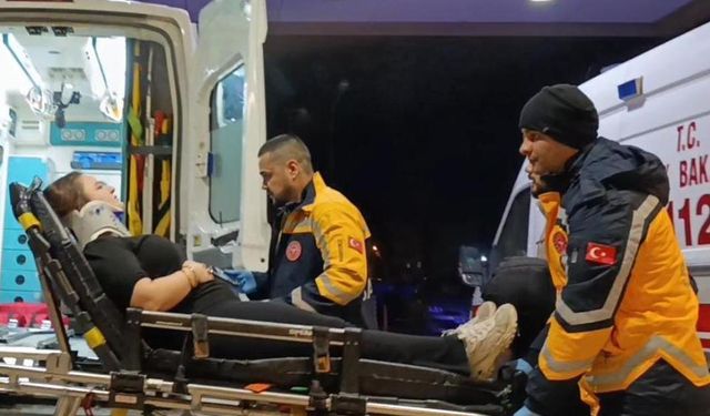 Yavaşlayan Araca Çarpan Otomobil Kazaya Yol Açtı