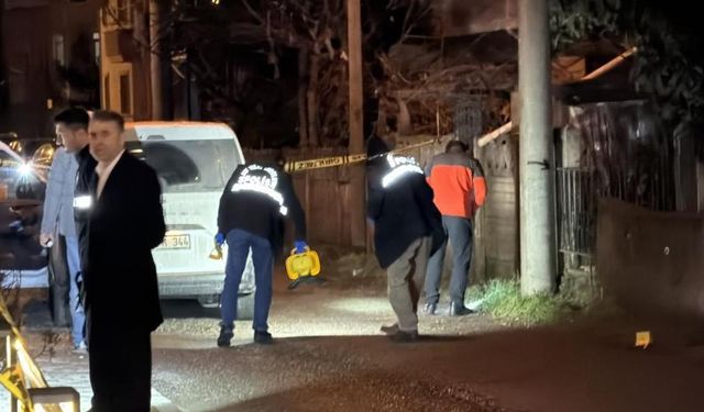 Sokak Ortasında Genç Adam Silahla Kafasına Sıktı