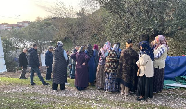 Tavukları yemlemek için uzaklaştı ölü bulundu