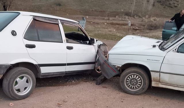 Bahşılı'da kafa kafaya çarpışma