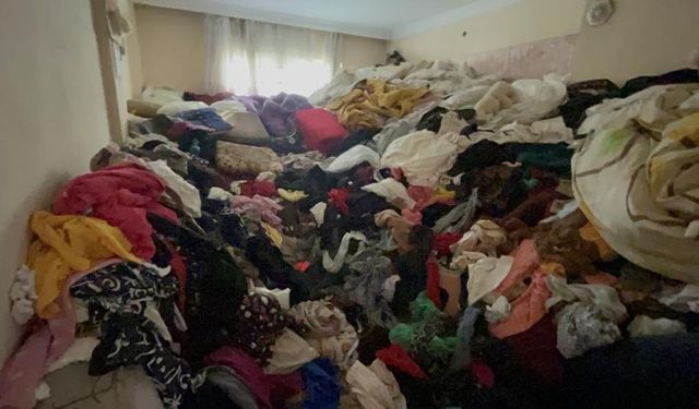 Evinde Biriktirdiği Giysilerin Arasında Ölü Bulundu