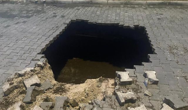 Yağmurun Çökerttiği Yolda İnsan Kemikleri Bulundu