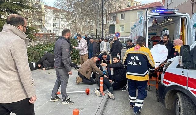 Baba ve 3 Oğlu Sokak Ortasında Silahla Vuruldu