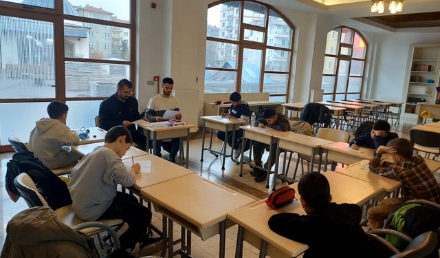 Nur Camii’nde ÇEDES Kapsamında Öğrencilere Ödül Töreni