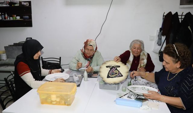 Mahalle Konaklarında Çini Boyama Kursları Sürüyor