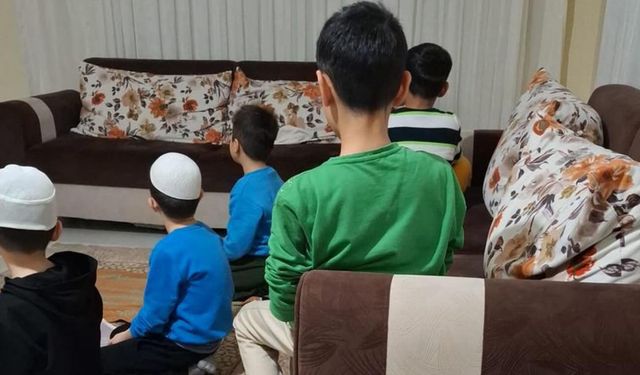 Çocuklar Berat Kandili’ni Dualarla Karşıladı