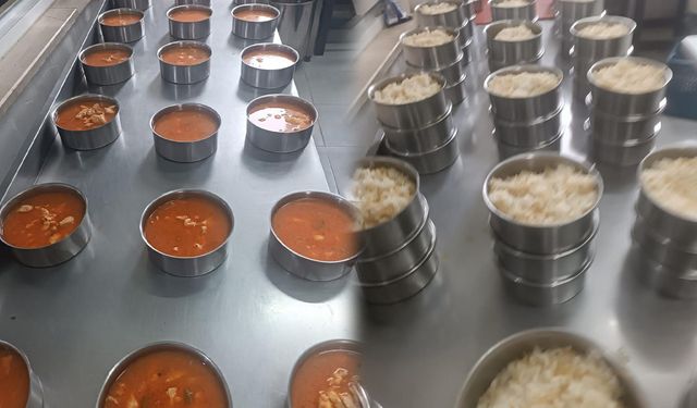 Yaşlılara Destek Yemeği Anlamlı Bağışla Dağıtıldı