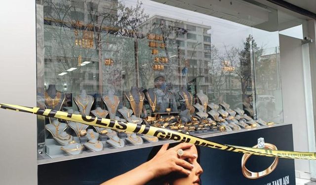 Kuru Sıkı Tabancayla Bir Kilo Altın Çaldılar