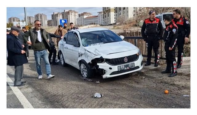 3 araçlık kaza,1'i agır 2 yaralı