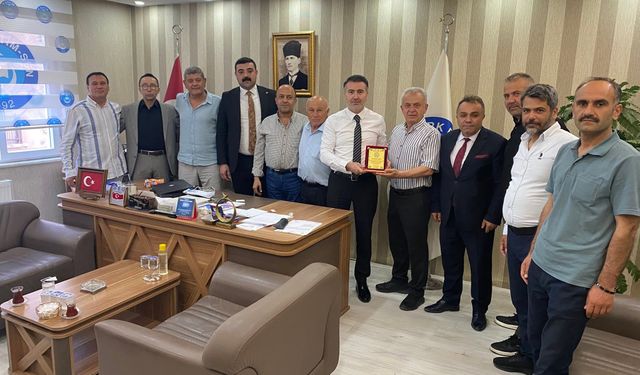 Türkiye Kamu-Sen’den Köksal Pekuz’a Vefa Plaketi