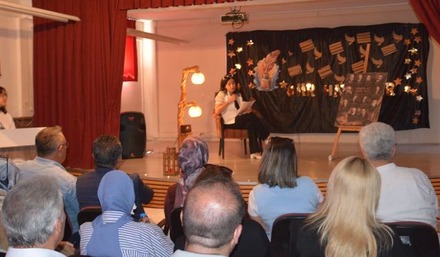 Şiir Dinletisinde Duygular Konuştu