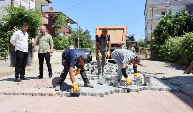 Belediye Ekipleri 11 Mahallede Sahada