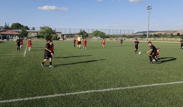 U11 Futbol Müsabakalarında Heyecan Sürüyor
