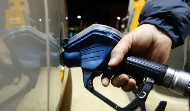 Akaryakıtta Yön Yeniden Yukarı: Benzin ve Motorine Zam Geldi