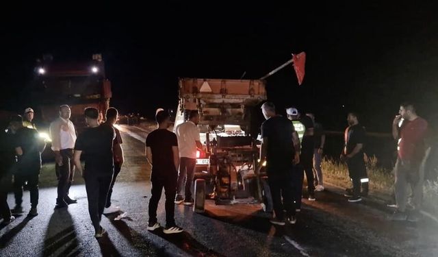 Kamyon İle Traktör Çarpıştı: 1 Ölü, 2 Yaralı