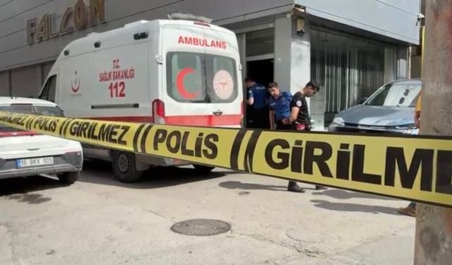 Bir Kadını Öldürüp Canına Kıydı
