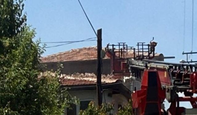 Çocuğun Oynadığı Ateş Evi Yaktı