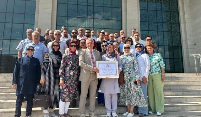 Recep Akdoğan Mazbatasını Teslim Aldı