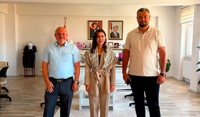 Kaymakam Kazanasmaz Misafirlerini Kabul Etti