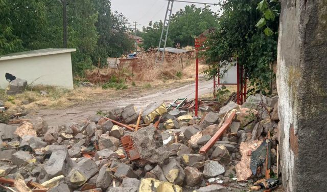 Keskin’de Fırtına Cami ve Binalara Zarar Verdi