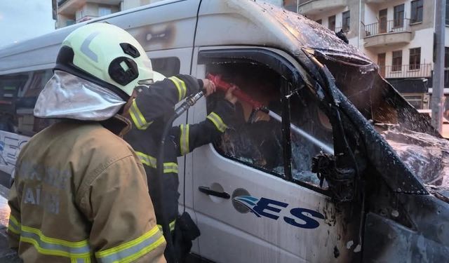 Es Turim Otobüsü Alev Alev  yandı